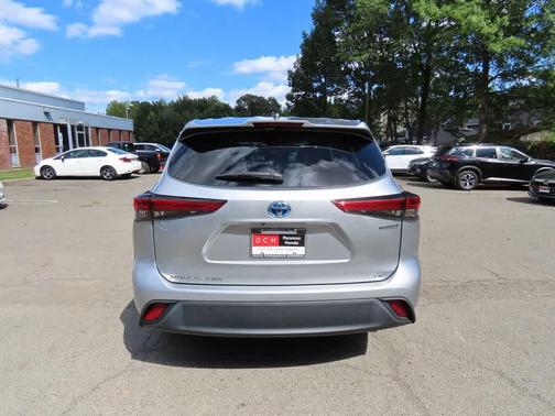 2022 Toyota Highlander Hybrid LE