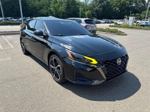 Black 2024 Nissan Altima 2.5 SR