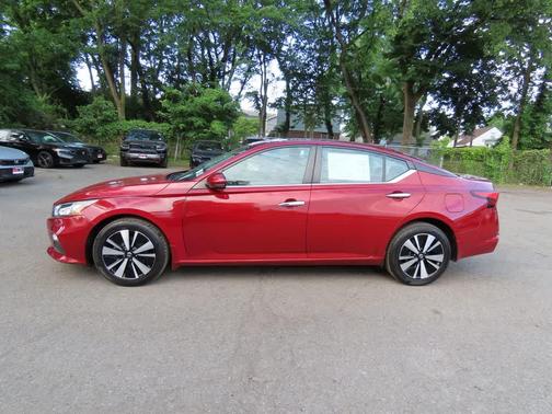 Scarlet Ember 2022 Nissan Altima 2.5 SV