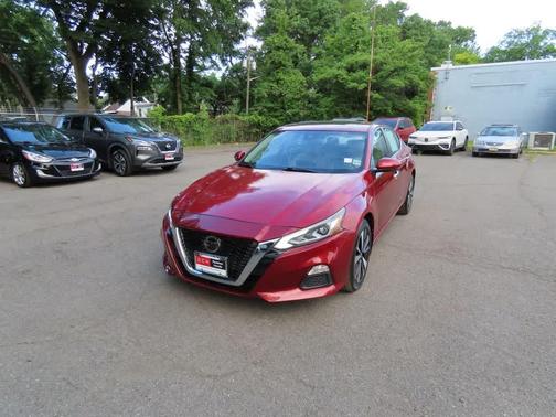 Scarlet Ember 2022 Nissan Altima 2.5 SV