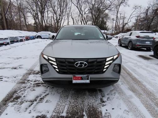 2023 Hyundai TUCSON SE