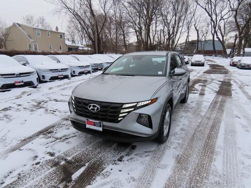 2023 Hyundai TUCSON SE