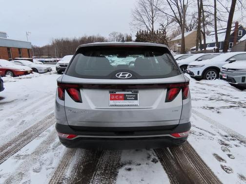2023 Hyundai TUCSON SE