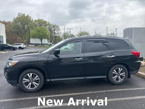 2017 Nissan Pathfinder SV