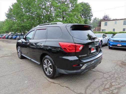 2017 Nissan Pathfinder SV
