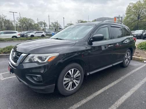 2017 Nissan Pathfinder SV
