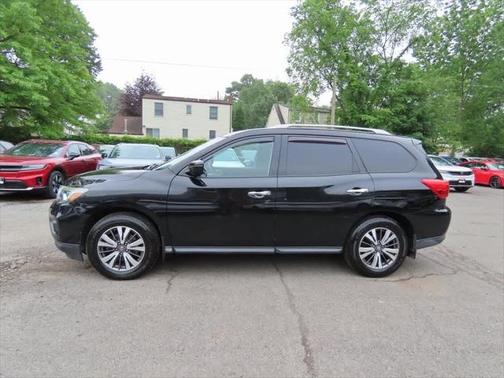 2017 Nissan Pathfinder SV