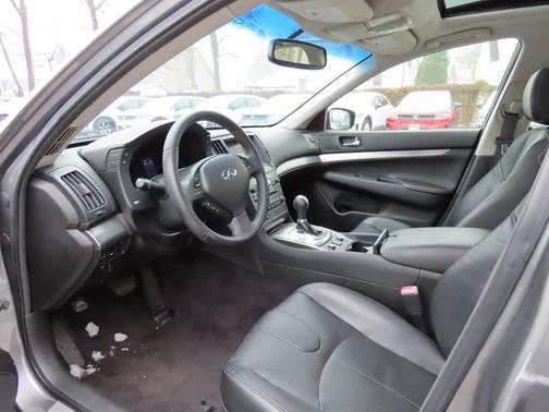 2015 INFINITI Q40 Base