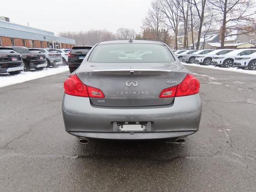 2015 INFINITI Q40 Base