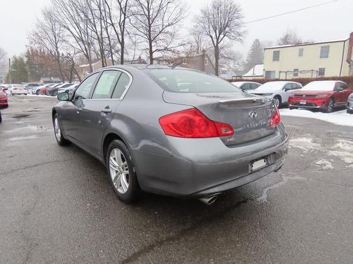 2015 INFINITI Q40 Base