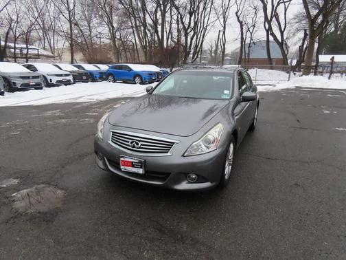 2015 INFINITI Q40 Base