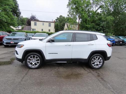 2022 Jeep Compass Latitude Lux
