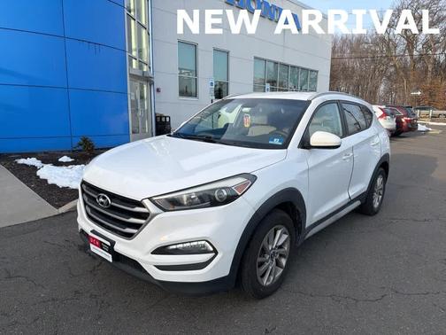 Dazzling White 2018 Hyundai TUCSON SEL SUV