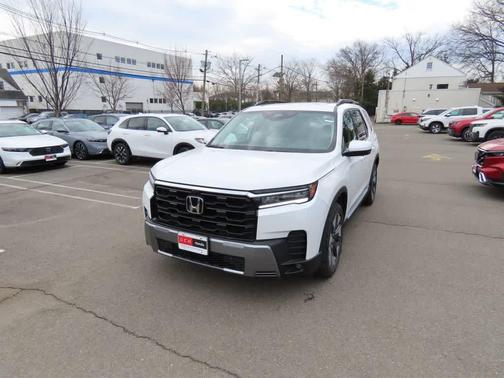 Platinum White Pearl 2026 Honda Pilot Elite