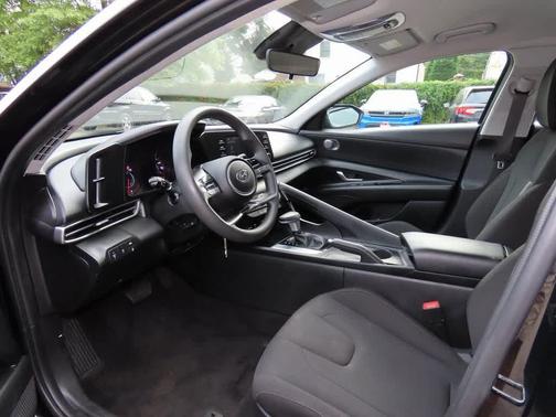 2021 Hyundai ELANTRA SE