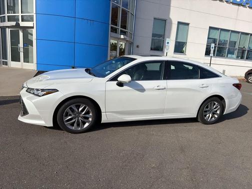 2022 Toyota Avalon XLE