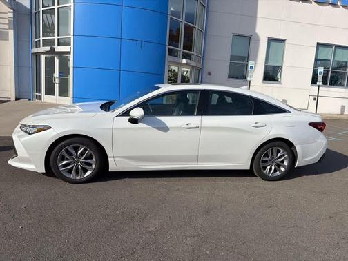 2022 Toyota Avalon XLE