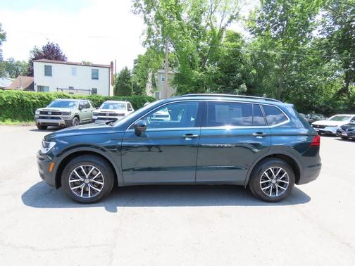 Dark Moss Green Metallic 2019 Volkswagen Tiguan 2.0T SE