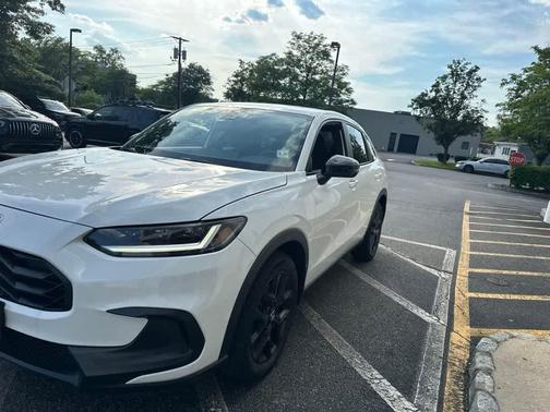 Platinum White Pearl 2023 Honda HR-V Sport