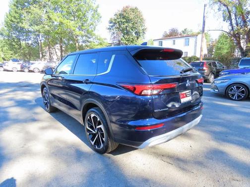 2024 Mitsubishi Outlander SE