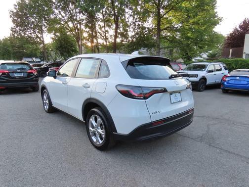 Platinum White Pearl 2024 Honda HR-V LX