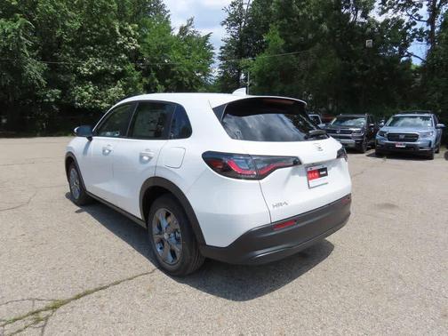 Platinum White Pearl 2026 Honda HR-V LX