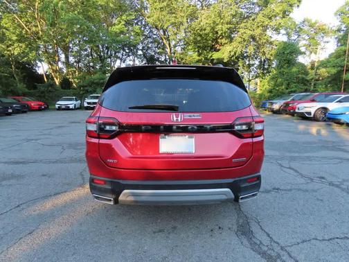 Radiant Red Metallic II 2023 Honda Pilot Touring