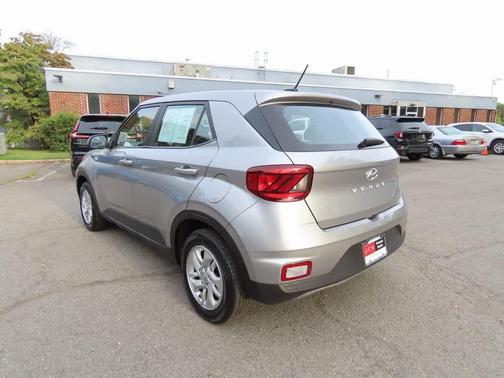 2024 Hyundai VENUE SE