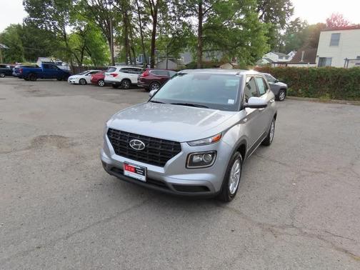 2024 Hyundai VENUE SE