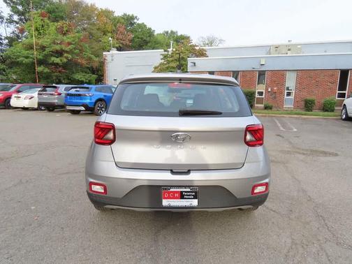 2024 Hyundai VENUE SE