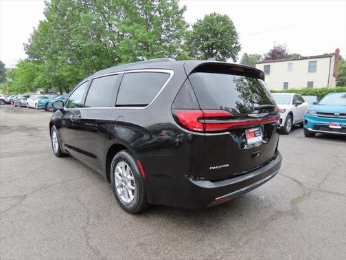 2022 Chrysler Pacifica Touring-L