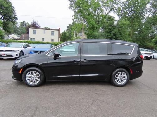 2022 Chrysler Pacifica Touring-L