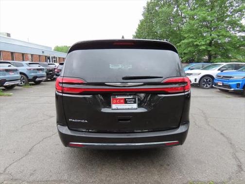 2022 Chrysler Pacifica Touring-L