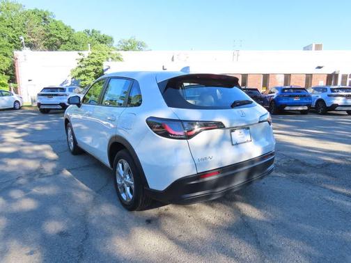 Platinum White Pearl 2023 Honda HR-V LX