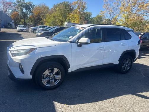 2022 Toyota RAV4 XLE