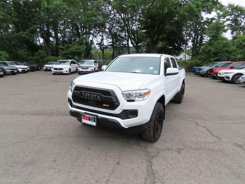 Ice 2023 Toyota Tacoma SR