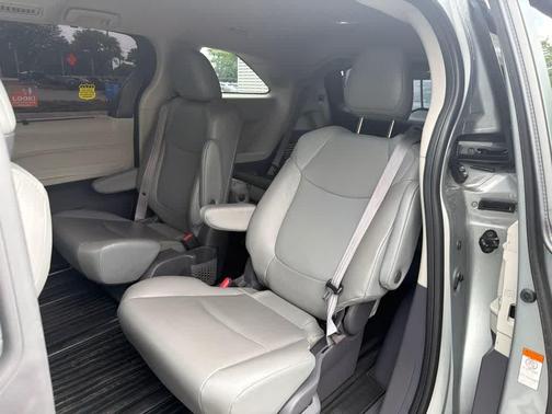 Celestial Silver Metallic 2021 Toyota Sienna XLE