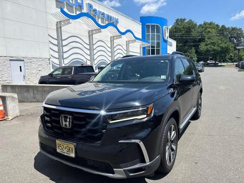 Crystal Black Pearl 2023 Honda Pilot Touring