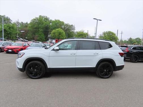 2022 Volkswagen Atlas 3.6L SE w/Technology