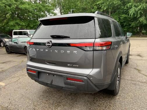2022 Nissan Pathfinder SV