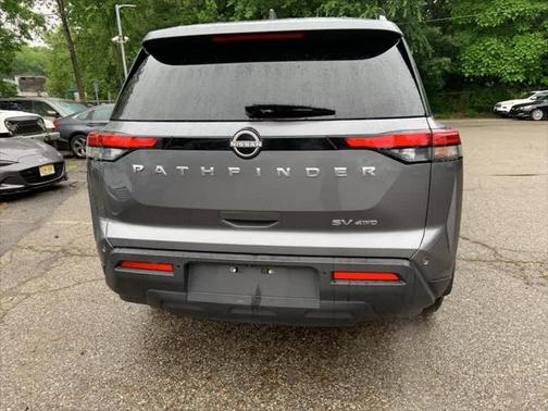 2022 Nissan Pathfinder SV