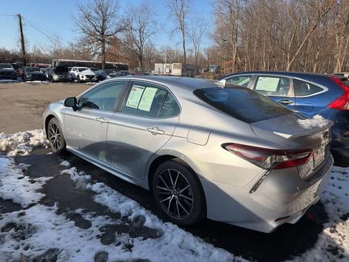 2024 Toyota Camry SE