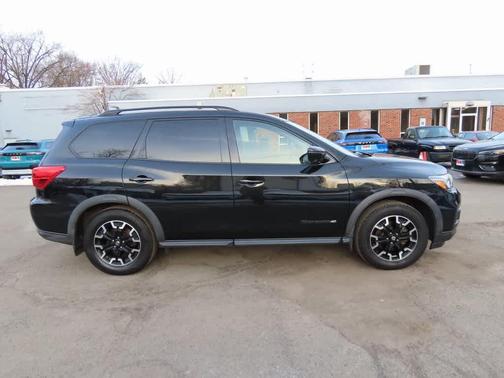 2019 Nissan Pathfinder SL