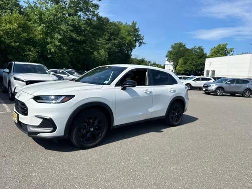 Platinum White Pearl 2024 Honda HR-V Sport