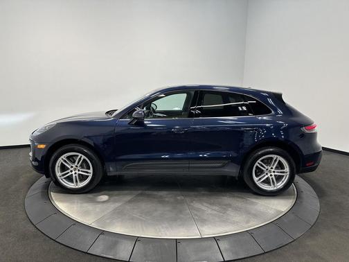 Night Blue Metallic 2023 Porsche Macan Macan
