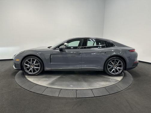 2025 Porsche Panamera 4