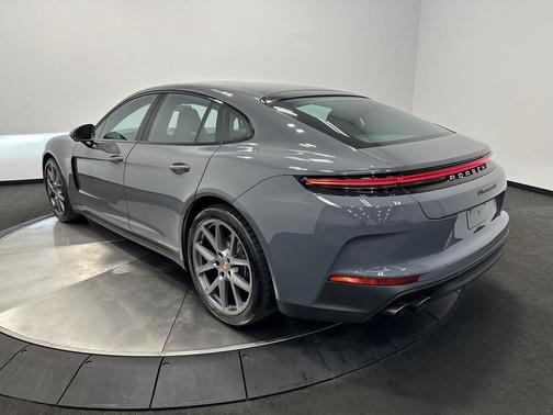 2025 Porsche Panamera 4