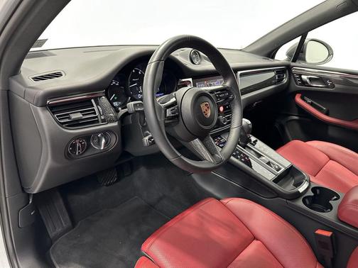 2025 Porsche Macan T