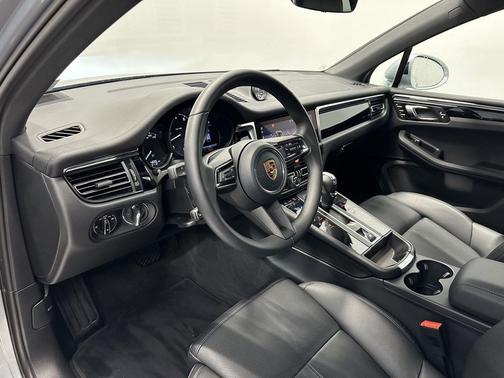 Dolomite Silver Metallic 2026 Porsche Macan T