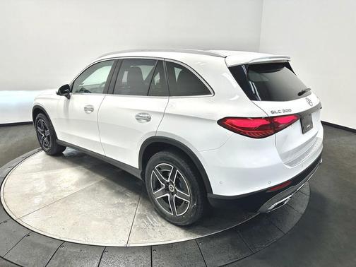 2026 Mercedes-Benz GLC 300 4MATIC